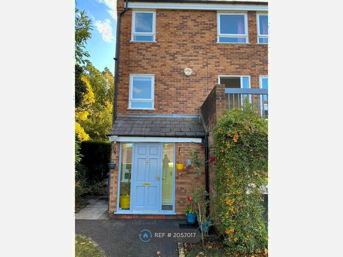 5 Bedroom Semi-Detached House To Rent In Glenfield, Altrincham, WA14