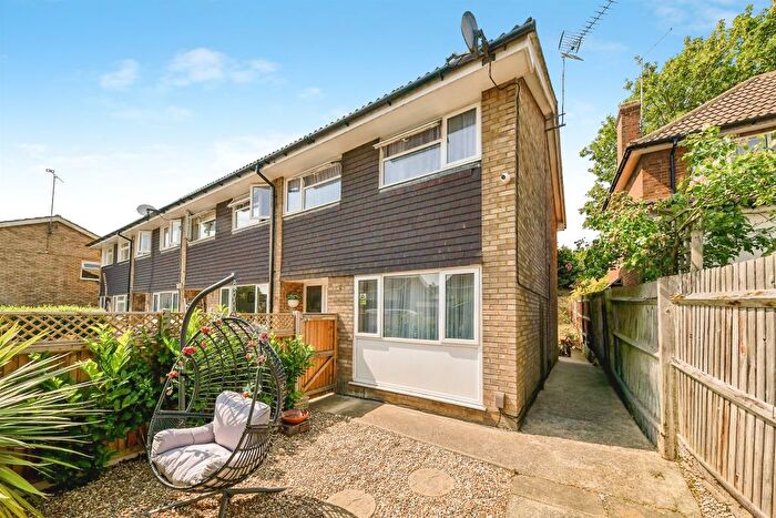 3 Bedroom End Of Terrace House For Sale In Folly Close, Hitchin, SG4