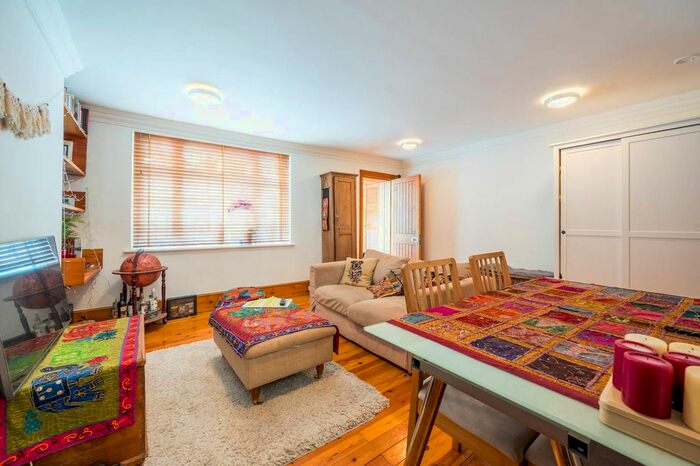 1 Bedroom Flat To Rent In Barnsbury Street, Barnsbury, London, N1