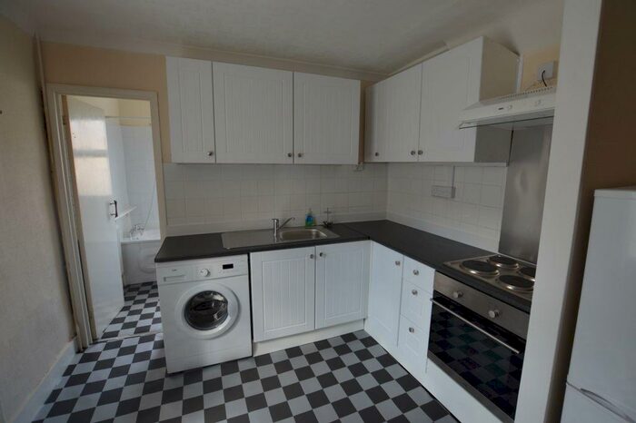 1 Bedroom Flat To Rent In Hazelwood Road, Walthamstow, E17