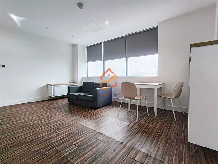2 Bedroom Flat To Rent In Westpoint, Chester Road, Manchester, M16