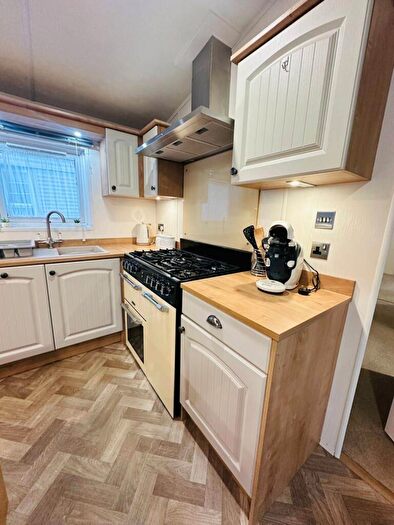 2 Bedroom Caravan For Sale In Perowne Way, Sandown, PO36