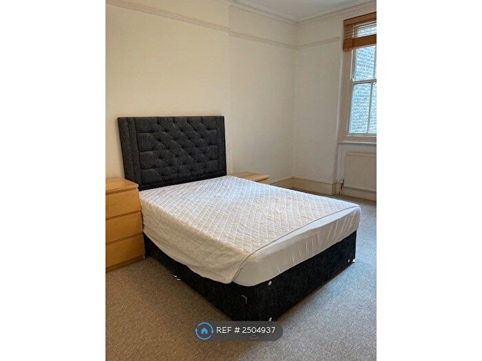 3 Bedroom Flat To Rent In North End Rd, London, W14