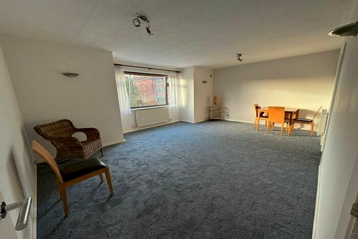 1 Bedroom Flat To Rent In Castlebar Road, Ealing, London, W5