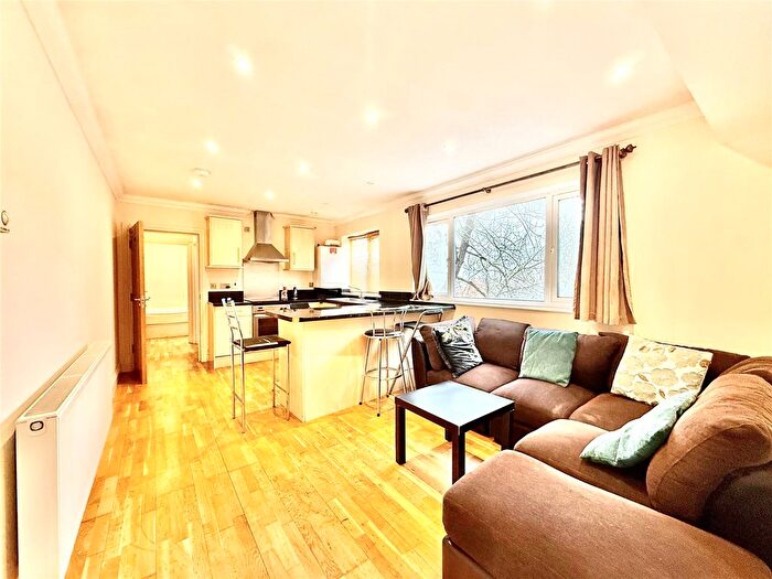 1 Bedroom Flat To Rent In The Lindens, Queens Walk, Ealing, London, W5