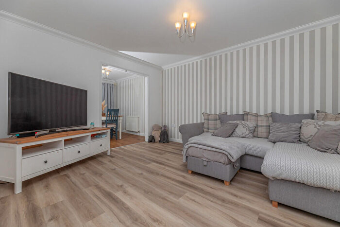 3 Bedroom Semi-Detached House For Sale In Kings Drive, Bradwell, Great Yarmouth, NR31