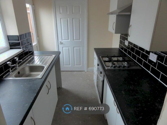 2 Bedroom End Of Terrace House To Rent In Holborn Hill, Birkenhead, CH41
