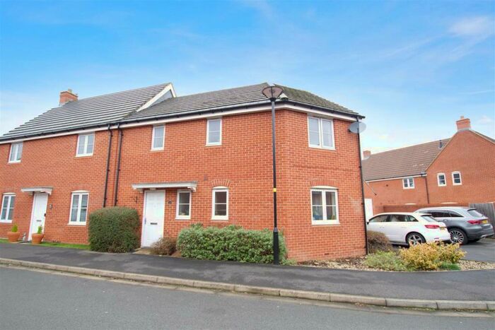 3 Bedroom Semi-Detached House To Rent In Greenwood Grove, Taw Hill, Swindon, SN25