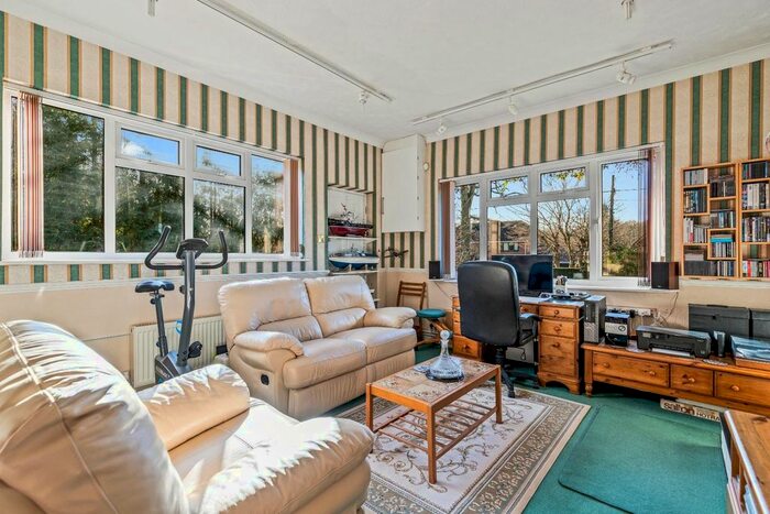 4 Bedroom Detached Bungalow For Sale In Bromley Green Road, Ashford, TN26 - Photo 8