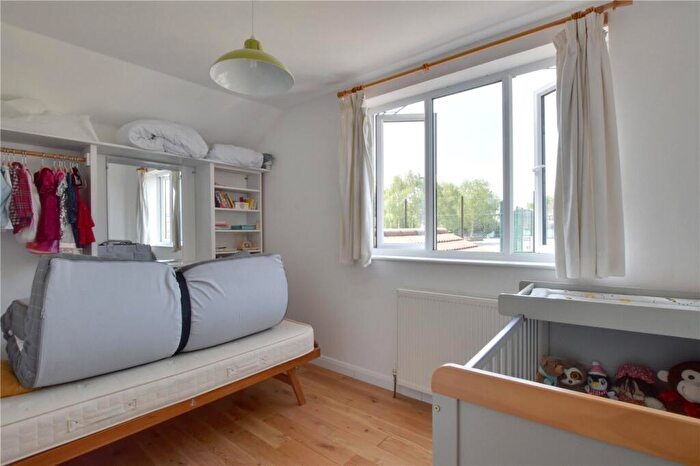 4 Bedroom Semi-Detached House For Sale In Pragnell Road, Grove Park, London, SE12