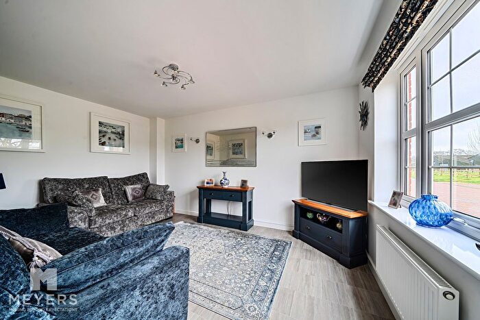 4 Bedroom Detached House For Sale In Acres Close, Wimborne, BH21