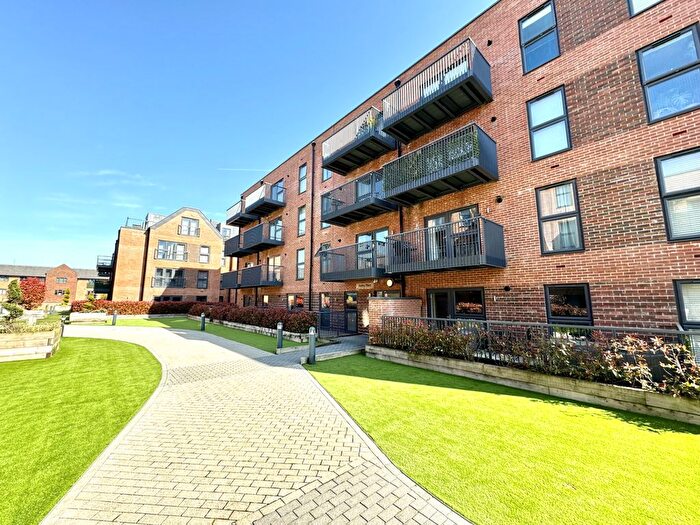 1 Bedroom Flat For Sale In Station Road, Hook, RG27