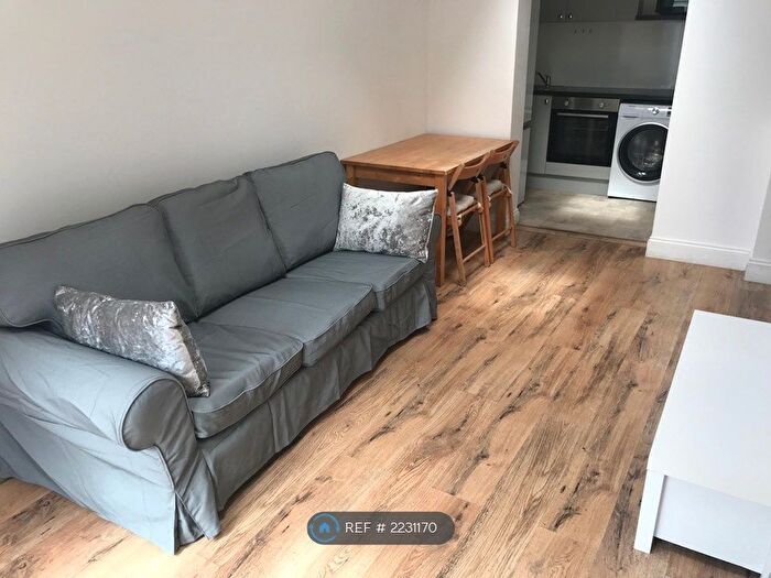 1 Bedroom Flat To Rent In Vicarage Farm Road, Hounslow, TW3