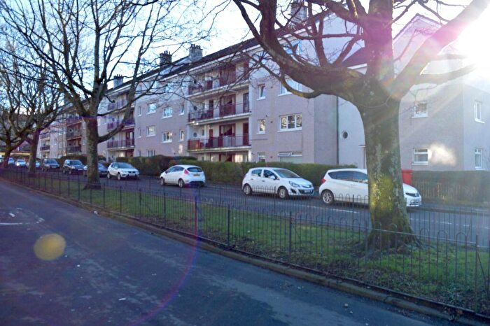 3 Bedroom Flat To Rent In Banchory Avenue, Eastwood, Glasgow, G43