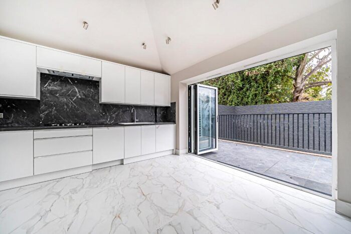 2 Bedroom Bungalow For Sale In Fairmont Close, Belvedere, Kent, DA17