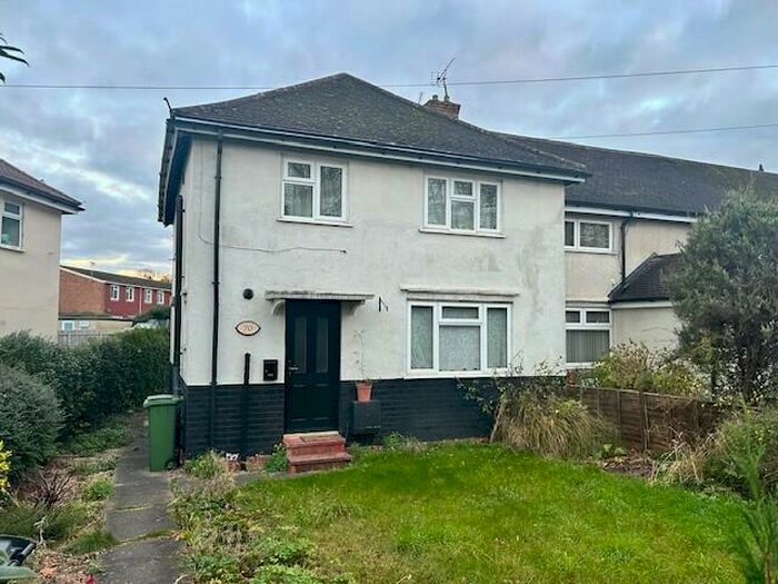 3 Bedroom House To Rent In Grove Road, RG21