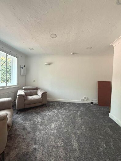 6 Bedroom Detached House To Rent In Ingleside, Coln Brook, SL3