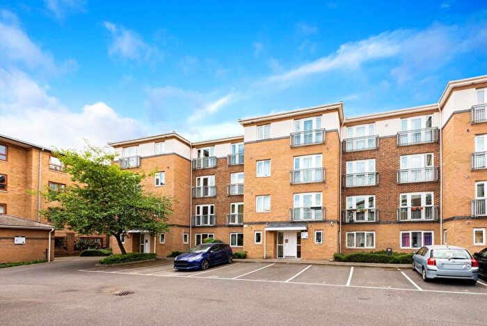 1 Bedroom Flat To Rent In Morton Close, Whitechappel, E1