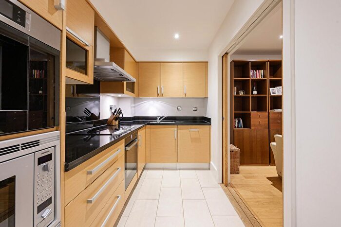 2 Bedroom Flat To Rent In Strand Drive, Kew, Richmond, TW9