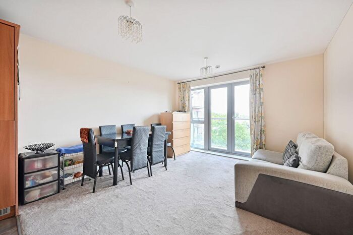 2 Bedroom Flat To Rent In Wilmington Close, Watford, WD18