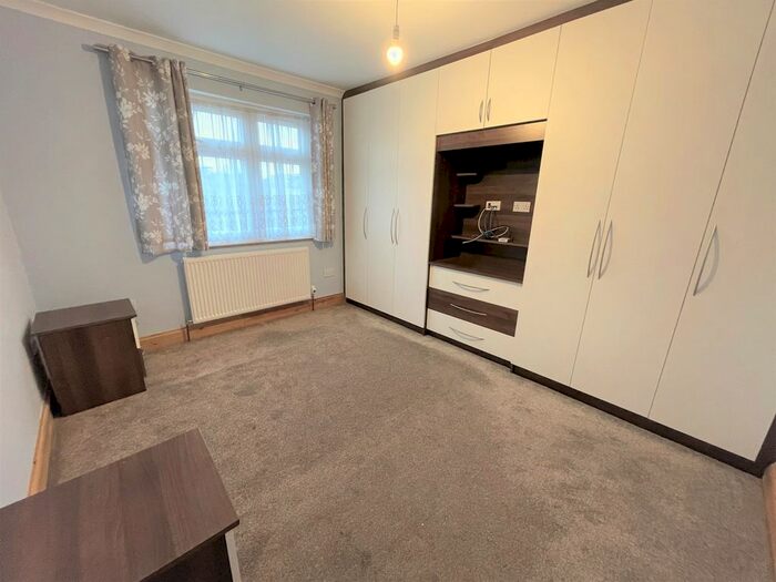 3 Bedroom Terraced House To Rent In Acacia Avenue, Hayes UB3