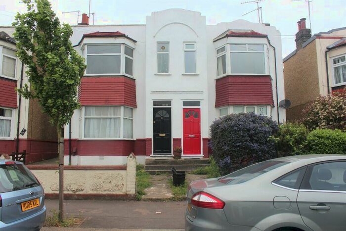 2 Bedroom Maisonette To Rent In Primrose Road, London, E18