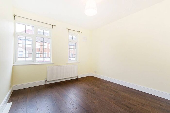 3 Bedroom Flat To Rent In Wrythe Lane, Sutton, Carshalton, SM5