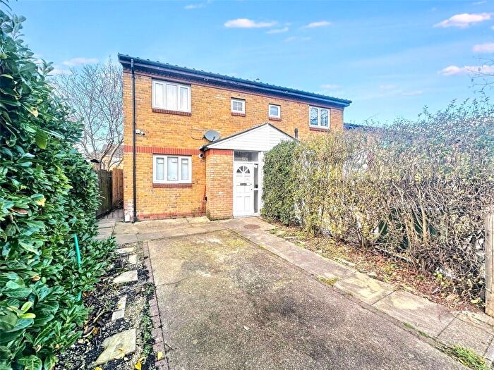 3 Bedroom End Of Terrace House To Rent In Temple Close, London, SE28