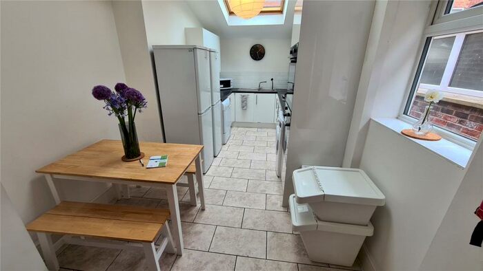 6 Bedroom Terraced House To Rent In Cawdor Road, Manchester, M14