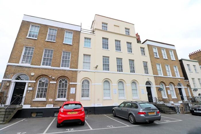 2 Bedroom Flat To Rent In Camberwell Road, Camberwell, SE5