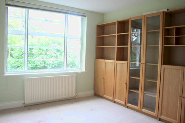3 Bedroom Flat To Rent In Falloden Court, Brookland Rise, NW11