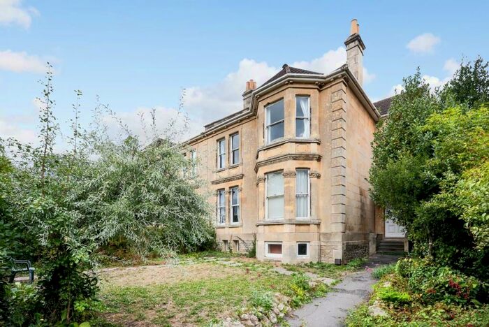 5 Bedroom Semi-Detached House To Rent In Newbridge Hill, Bath, BA1