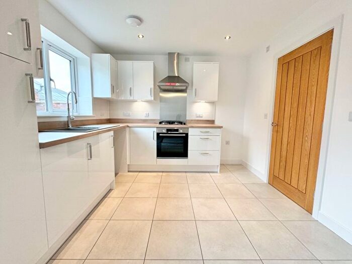 3 Bedroom Semi-Detached House To Rent In Bowfell Gardens, Grimsby, DN33