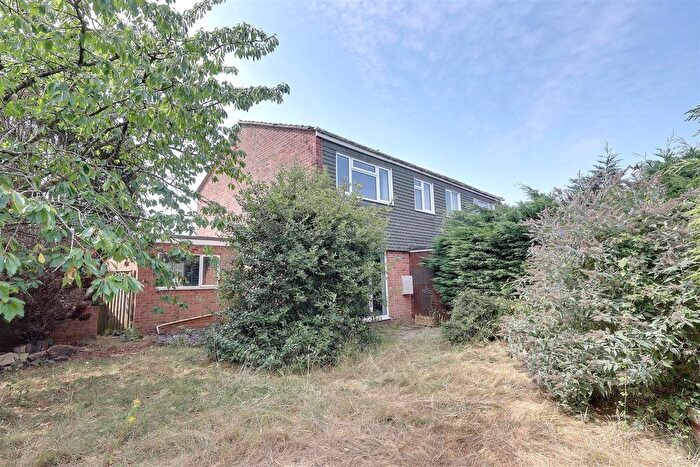 4 Bedroom Semi-Detached House To Rent In Foley Road, Newent, GL18