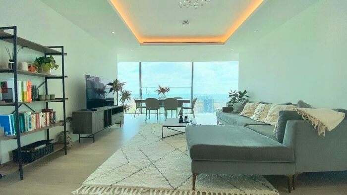 2 Bedroom Flat To Rent In Carrara Tower, City Road, London, EC1V