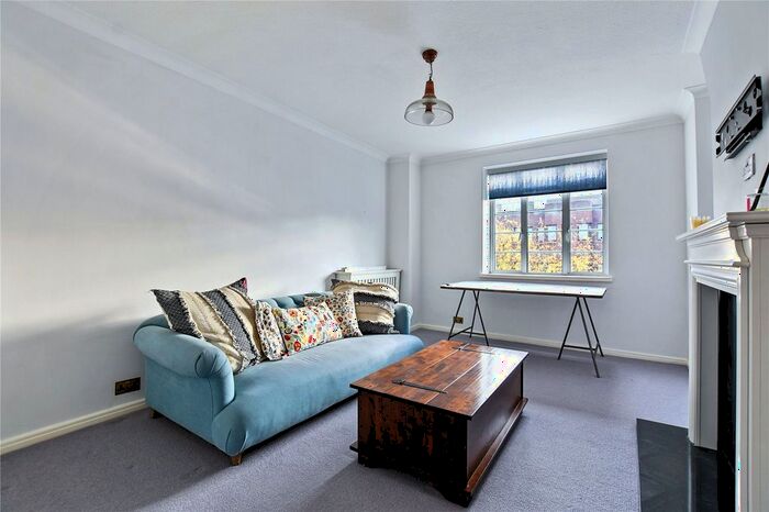 3 Bedroom Flat To Rent In Latymer Court, Hammersmith Road, W6