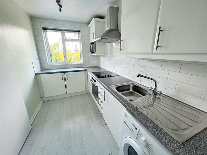2 Bedroom Apartment For Sale In St Andrews House, Bradford Place, Penarth, CF64