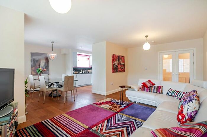 2 Bedroom Flat For Sale In Eldon Court, Hampsteadd, NW3