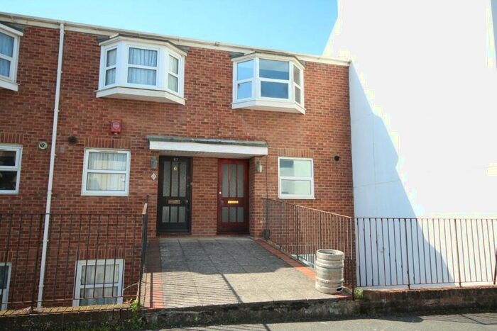 3 Bedroom Terraced House To Rent In Centurion Road, BN1