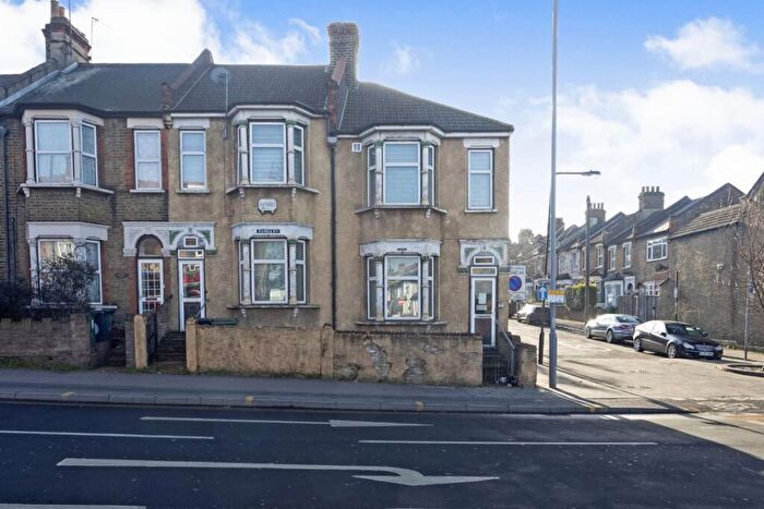4 Bedroom End Of Terrace House For Sale In Forest Road, London, E17