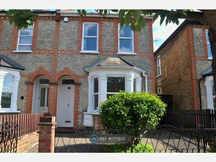 3 Bedroom Semi-Detached House To Rent In Wyndham Road, Kingston Upon Thames, KT2
