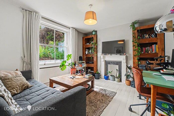 1 Bedroom Maisonette For Sale In Elmore Street, London, N1
