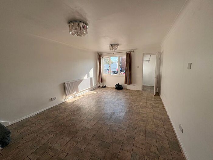 3 Bedroom Terraced House To Rent In Cleave Avenue, Hayes, UB3