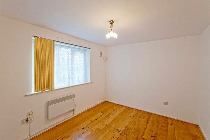1 Bedroom Flat To Rent In Ghandi Close, Walthamstow, E17