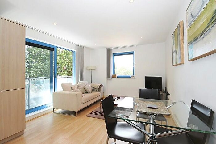 2 Bedroom Apartment To Rent In Western Gateway, Royal Victoria Docks, E16