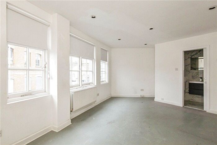 1 Bedroom Semi-Detached House For Sale In Ingate Place, London, SW8