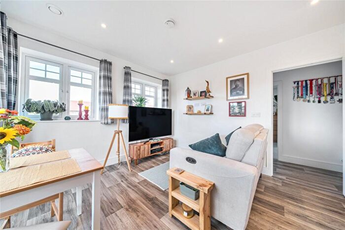 1 Bedroom Apartment For Sale In Gilbert Close, Padworth, Reading, RG7
