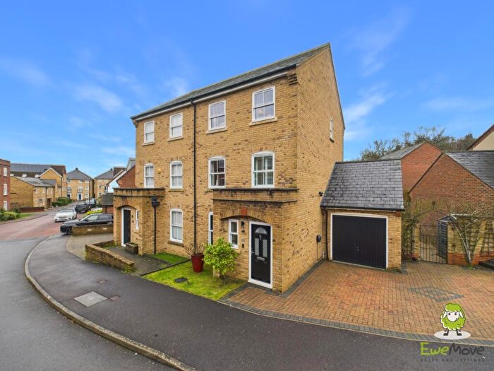 4 Bedroom Semi Detached House For Sale In Avington Way, Sherfield-on-Loddon, Hook, Hampshire, RG27