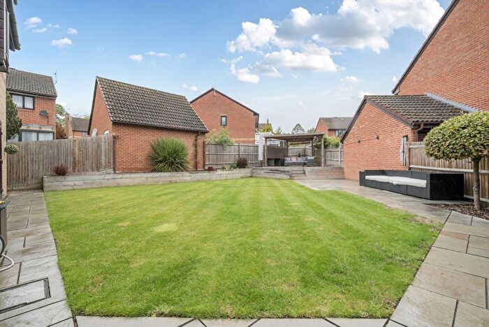 4 Bedroom Detached House For Sale In Harrison Close, Twyford, Reading, Berkshire, RG10