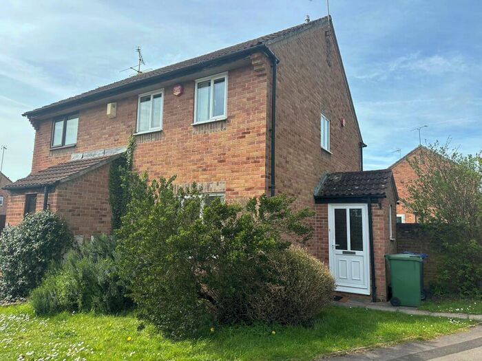 2 Bedroom House To Rent In Avebury Road, Chippenham, SN14
